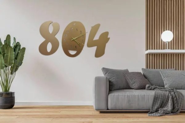 Clock (804)